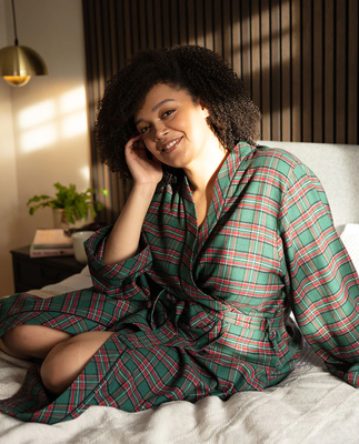 Халат жіночий довгий Cyberjammies Whistler 9843 16 (48/XL) зелений у клітинку т1069-М1905-М2533 фото